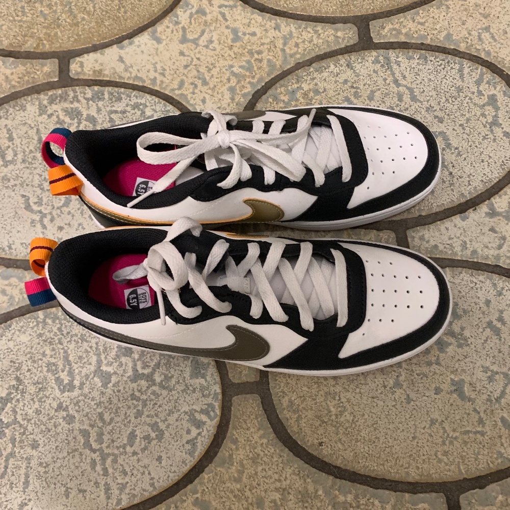 Nike borough boys size 6.5, womens size 8